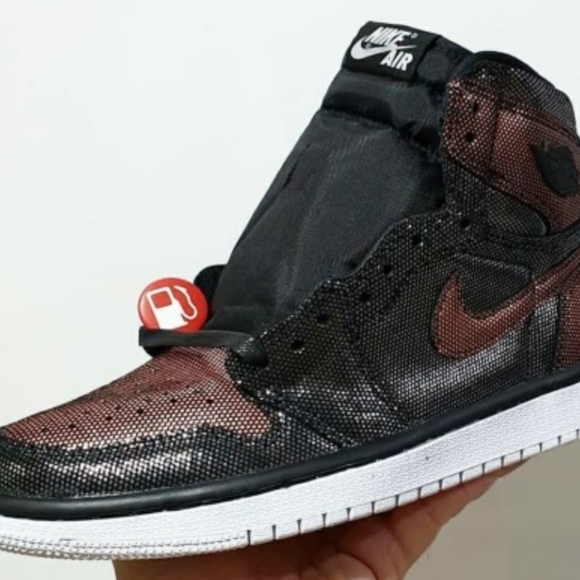 Nike Air Jordan 1 Retro High OG Shoes Fearless - Picture 4 of 5